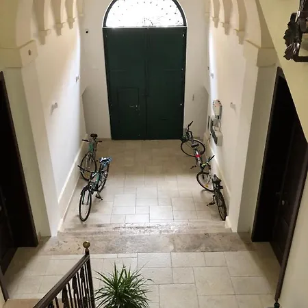 Orsini Del Balzo Apartment *